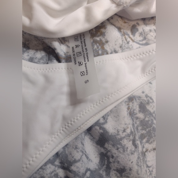 New! White Flower High-Waisted Bikini - Picture 4 of 4